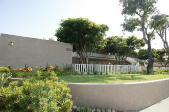 520 E Clara St in Port Hueneme, CA - Foto de edificio - Building Photo