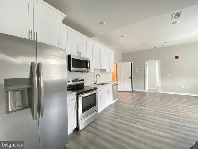 property at 1 W Main St