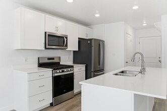 367 Navigator Ct in Saratoga Springs, UT - Building Photo - Building Photo