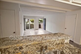 24526 W Nicklaus Dr in Santa Clarita, CA - Building Photo - Building Photo