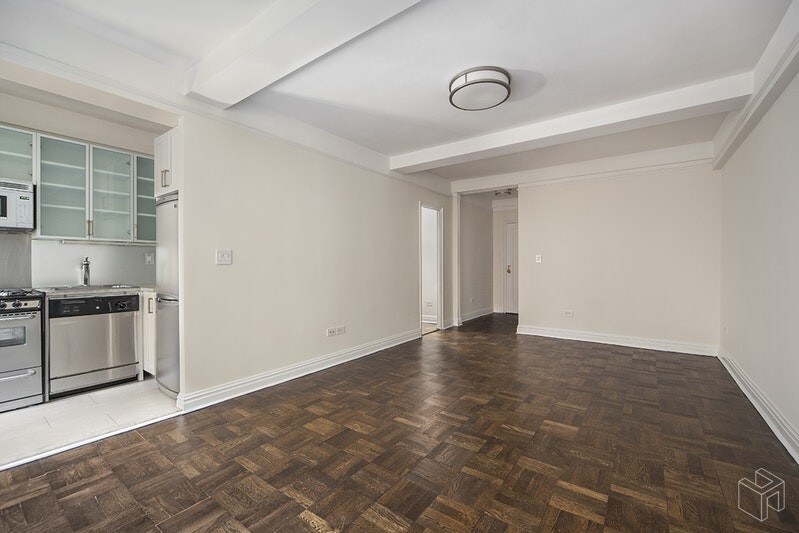 340 E 52nd St in New York, NY - Building Photo
