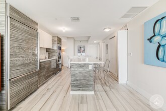 460 NE 28th St in Miami, FL - Building Photo - Building Photo