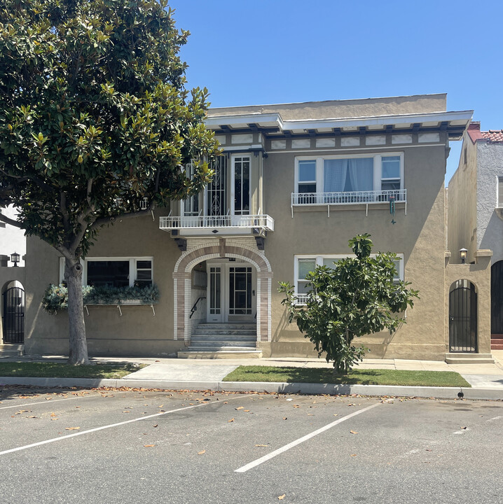 1109 E 1st St in Long Beach, CA - Building Photo