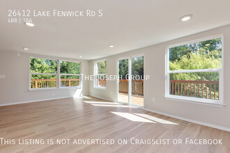 26412 Lake Fenwick Rd S in Kent, WA - Foto de edificio - Building Photo