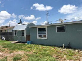 1395 Sharlo Ln in Englewood, FL - Building Photo