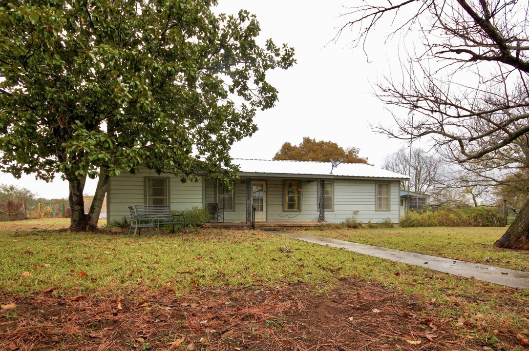 1993 Co Rd 437 in Cherokee, TX - Building Photo