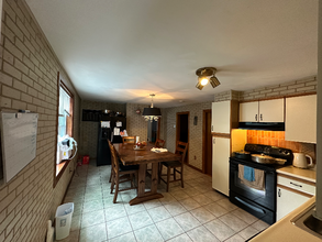 221 Massasoit Rd-Unit -#1 in Worcester, MA - Building Photo - Building Photo