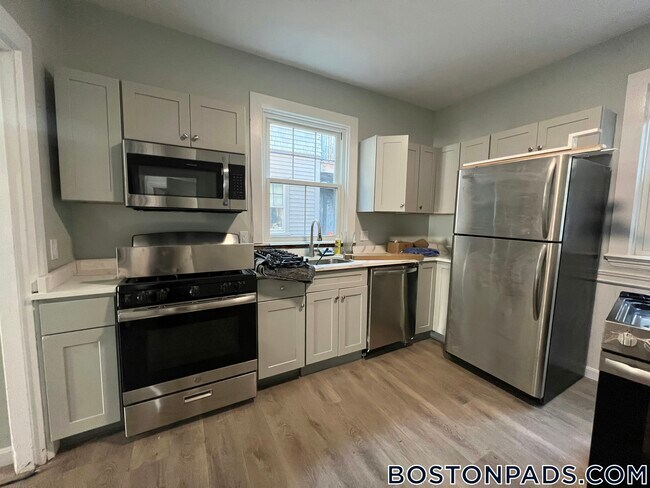 49 Forbes St, Unit 1 in Boston, MA - Building Photo - Building Photo