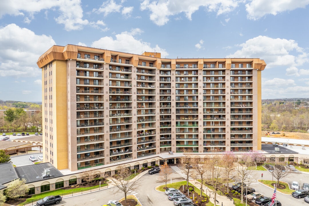 Valley Forge Towers West in King of Prussia, PA - Foto de edificio