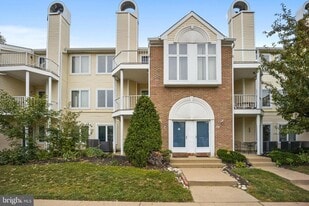 13 Michele Ct in Levittown, PA - Building Photo