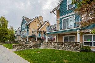 534 Banff Av in Banff, AB - Building Photo