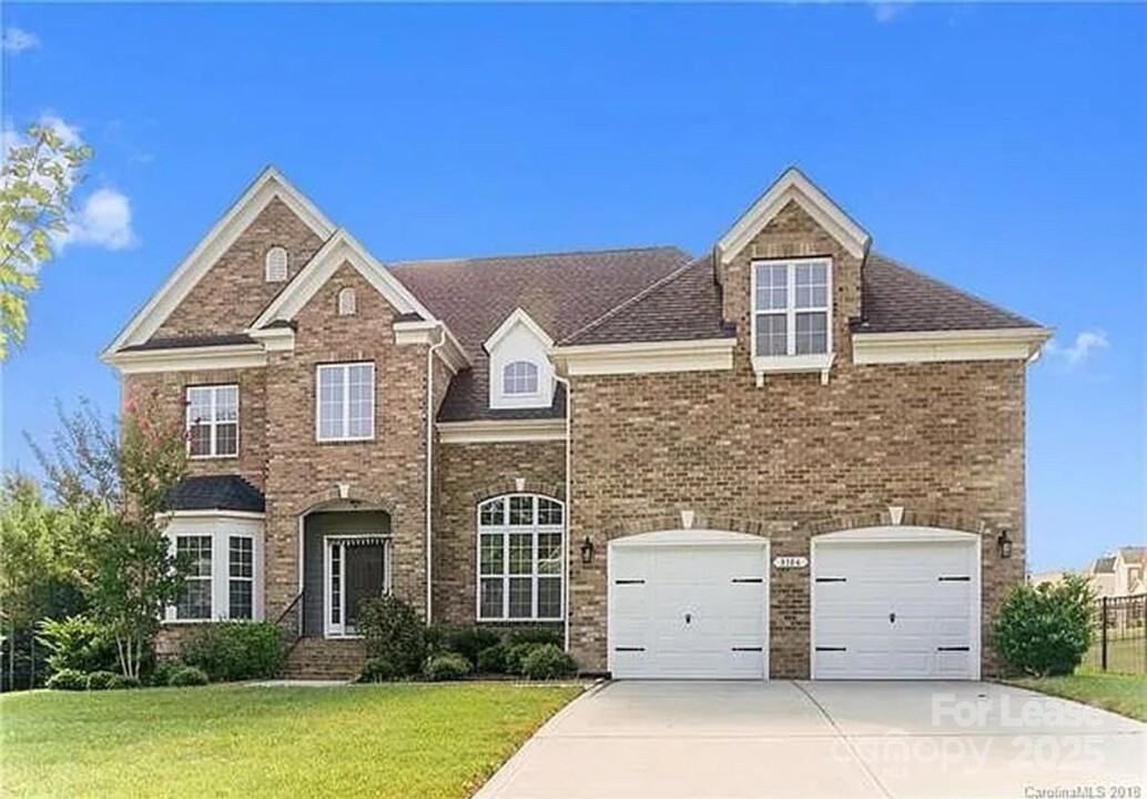8106 Mandeville Ct in Waxhaw, NC - Building Photo