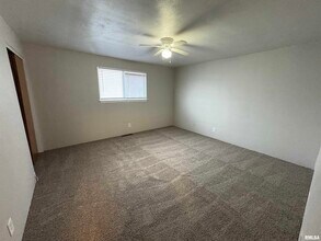 760 E Shore Dr in Pekin, IL - Building Photo - Building Photo