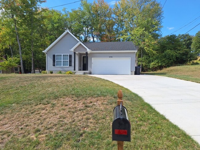 4612 Clayton Terrace in Louisville, KY - Building Photo - Building Photo