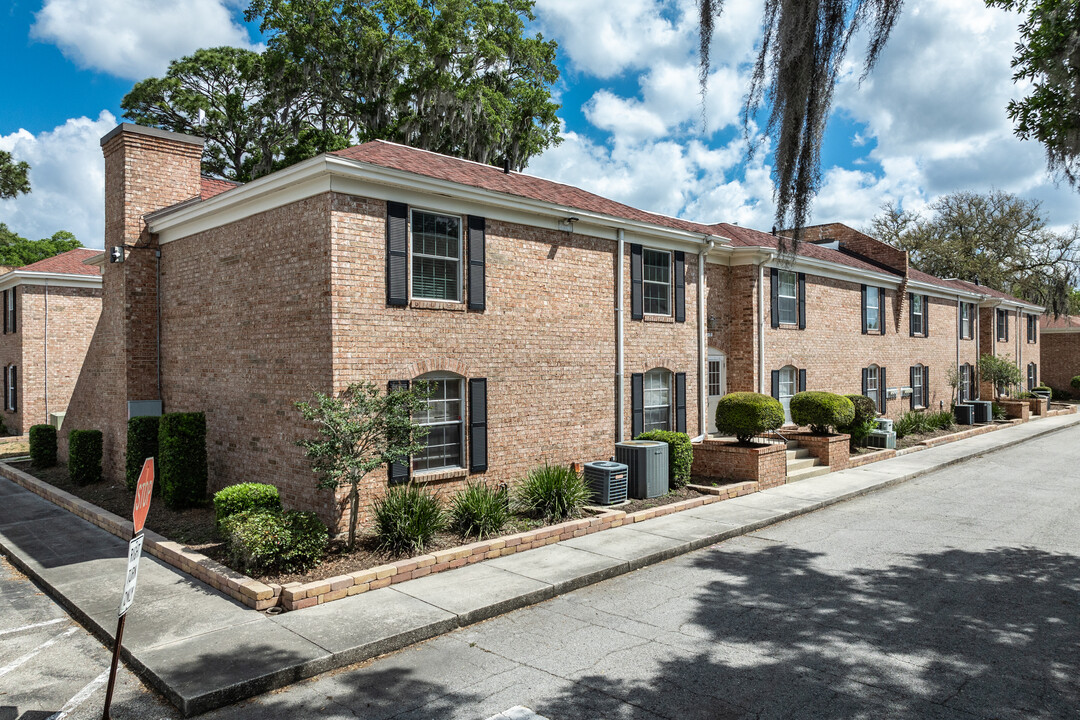 Colonial Point Condominiums in Jacksonville, FL - Building Photo