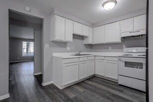 Victoria Village in Columbus, OH - Building Photo