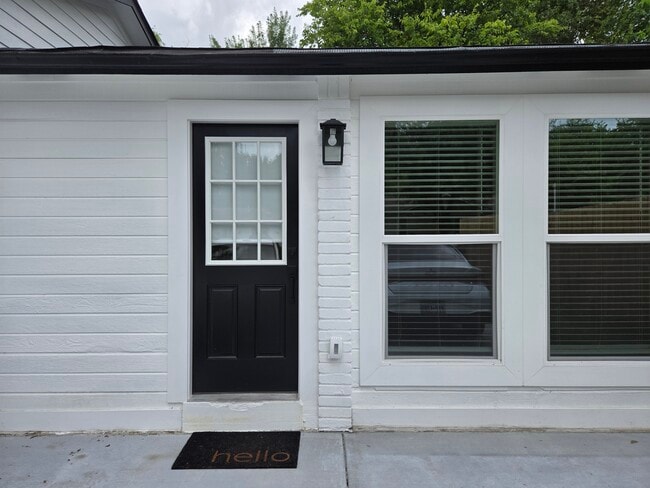 4411 Dovewood Dr in Austin, TX - Foto de edificio - Building Photo