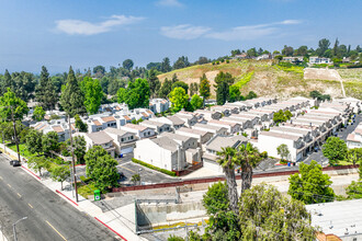 Carlyle in Canoga Park, CA - Building Photo - Building Photo