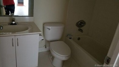 1341 SE 3rd Ave-Unit -3L in Dania Beach, FL - Building Photo - Building Photo