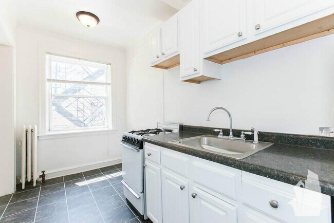 5516 N Kenmore Ave, Unit 209 in Chicago, IL - Building Photo - Building Photo