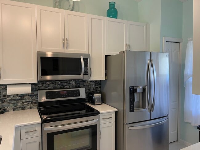 1336 Mainsail Dr in Naples, FL - Building Photo - Building Photo