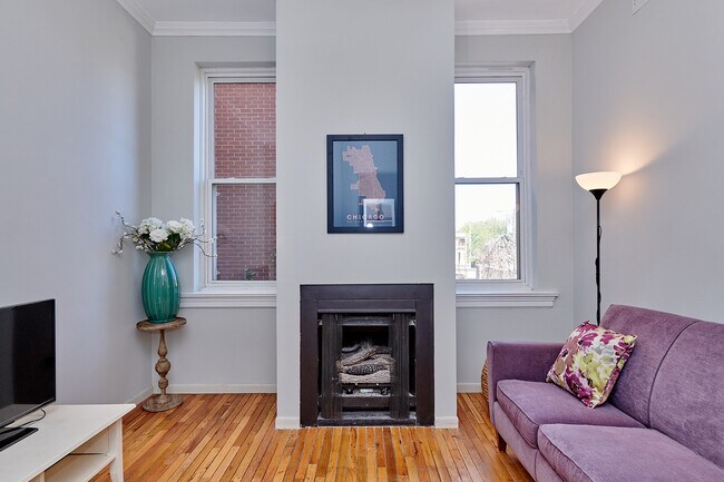 2033 N Racine Ave in Chicago, IL - Building Photo - Building Photo