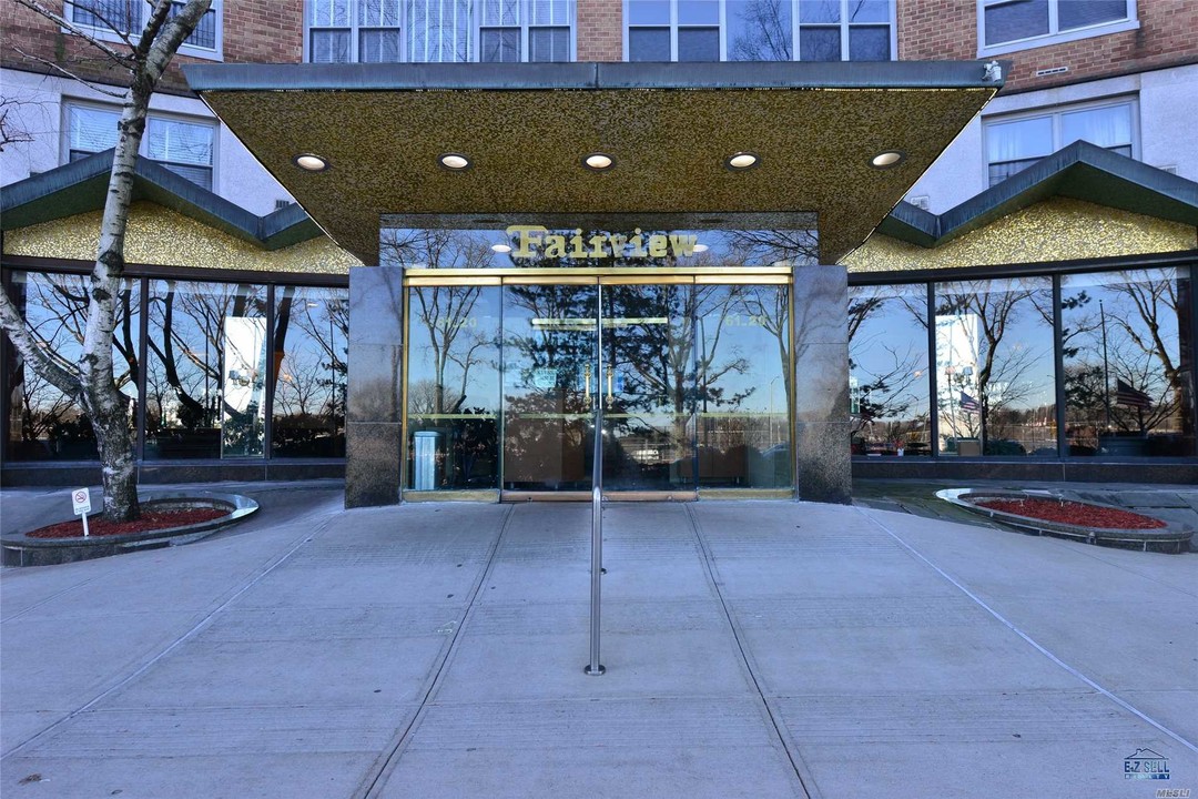 61-20 Grand Central Pkwy-Unit -A308 in Queens, NY - Building Photo