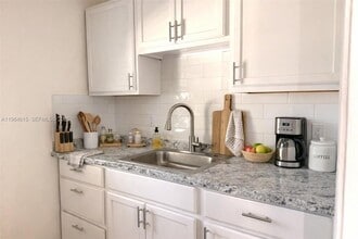 1850 NW 74th St in Miami, FL - Building Photo - Building Photo