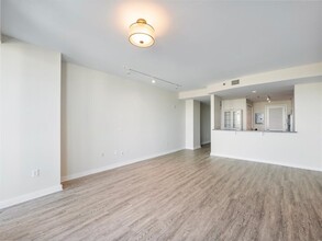 3338 Peachtree St NE in Atlanta, GA - Building Photo - Building Photo