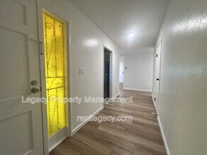 5200 Fernwood Way in Sacramento, CA - Building Photo - Building Photo