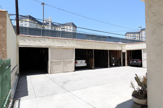 425 S Cochran Ave in Los Angeles, CA - Building Photo - Building Photo