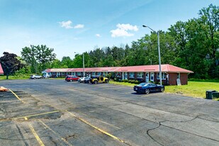 6270 Lakeside Rd in Ontario, NY - Building Photo