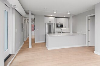 4637 N Ashland Ave, Unit 401 in Chicago, IL - Foto de edificio - Building Photo