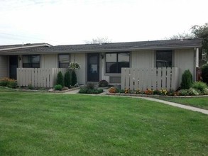 West Of Eastland in Columbus, OH - Foto de edificio - Building Photo