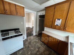 284 Gordon Dr in Akron, OH - Foto de edificio - Building Photo