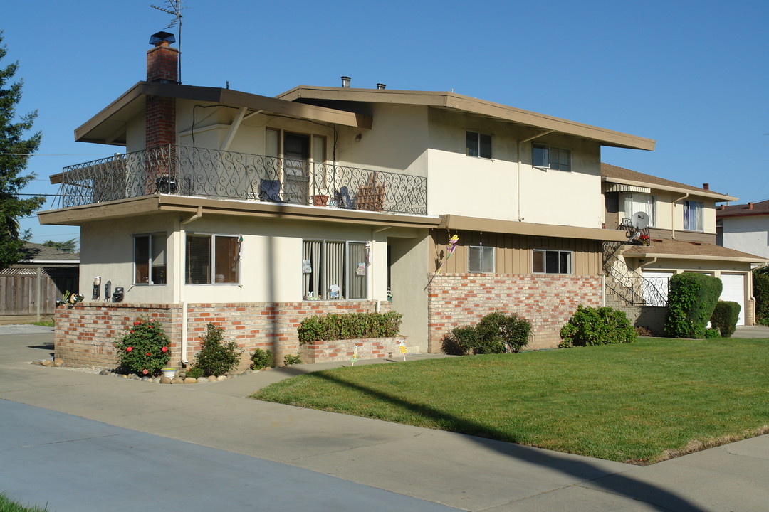 335 Dunster Dr in Campbell, CA - Foto de edificio