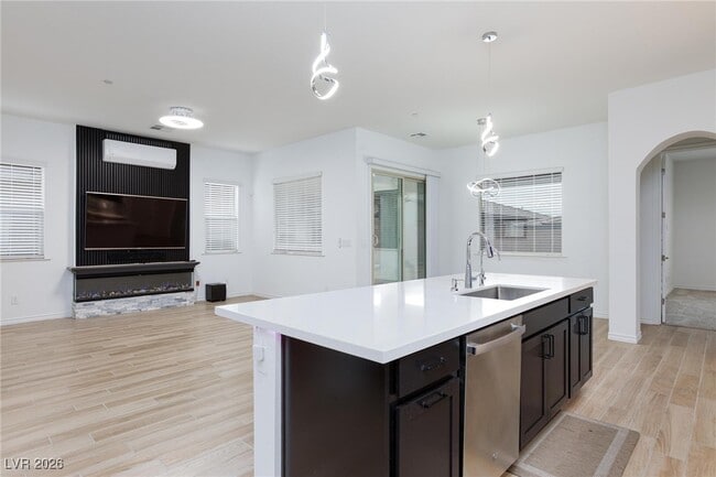 689 Monteverdi Peak St