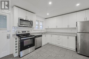 366 Mary St N in Oshawa, ON - Building Photo