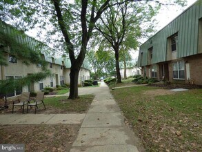 441 Tomlinson Rd, Unit E14 in Philadelphia, PA - Building Photo - Building Photo