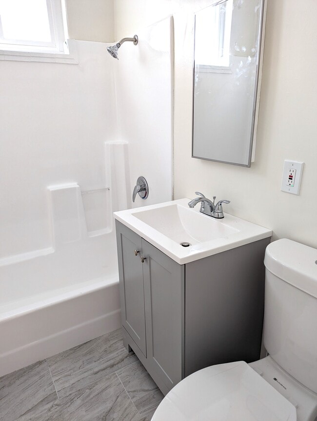 4427 W 154th St in Lawndale, CA - Building Photo - Building Photo