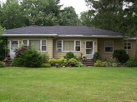 799 McCauley Rd in Stow, OH - Building Photo