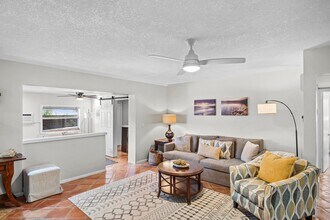 214 SW 1st Ave, Unit A in Boynton Beach, FL - Foto de edificio - Building Photo