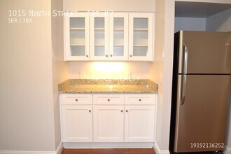 1015 Ninth Street, Unit Apt. #2 in Durham, NC - Foto de edificio - Building Photo