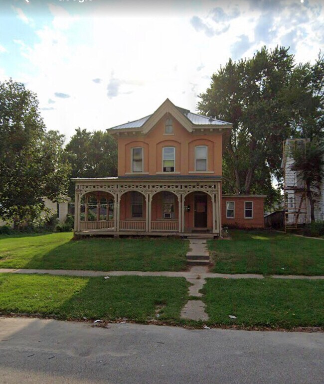 525 S Central Ave Apartments and Nearby Burlington Apartments For Rent