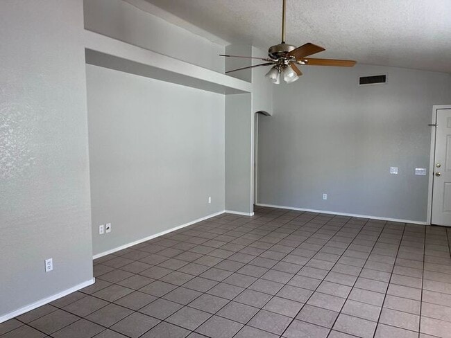16049 S 40th Way in Phoenix, AZ - Building Photo - Building Photo