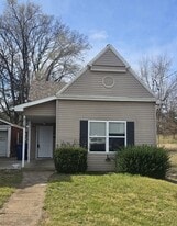 216 E Ashley St in Jefferson City, MO - Building Photo