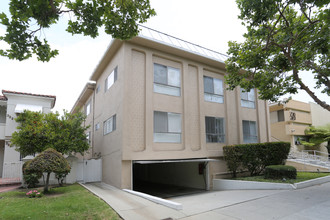 324 S Rexford Dr in Beverly Hills, CA - Building Photo - Building Photo