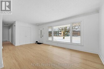 10 Redwood Ave in St Catharines, ON - Building Photo - Building Photo