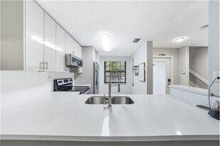 214 City View Dr in Fort Lauderdale, FL - Building Photo