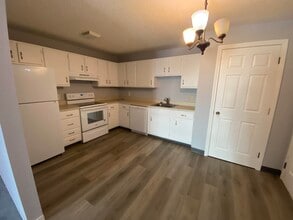 14 Northbrook Dr in Manchester, NH - Building Photo - Building Photo